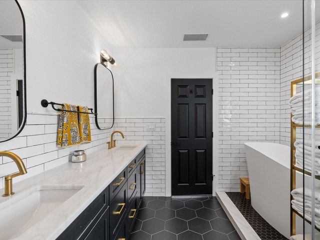 138 175TH AVENUE E, Redington Shores, FL 33708
