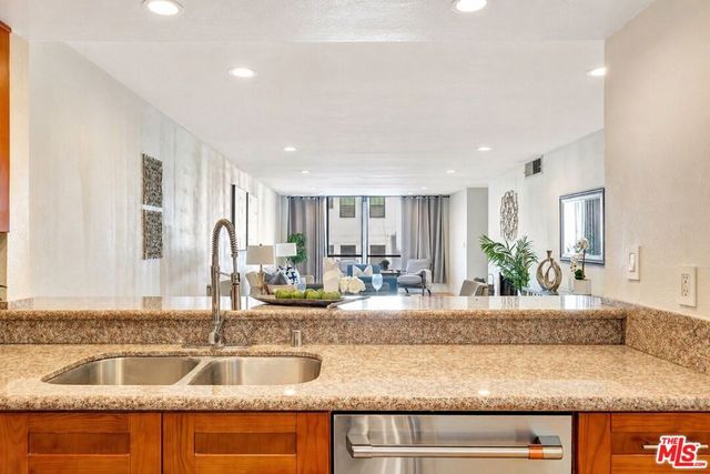1900 Vine Street 103, Los Angeles, CA 90068