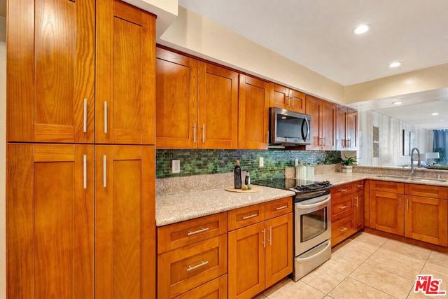 1900 Vine Street 103, Los Angeles, CA 90068