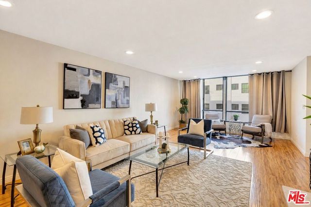 1900 Vine Street 103, Los Angeles, CA 90068