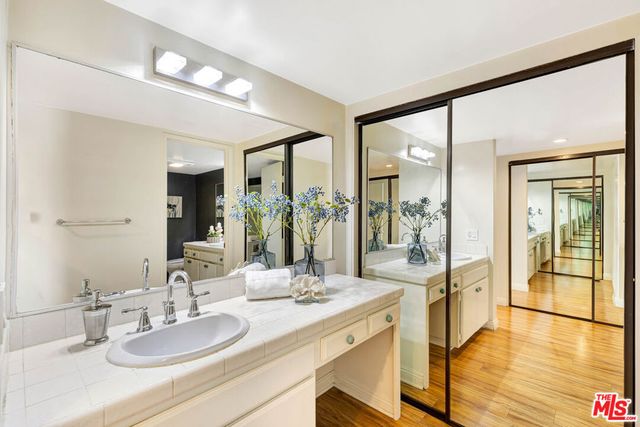 1900 Vine Street 103, Los Angeles, CA 90068