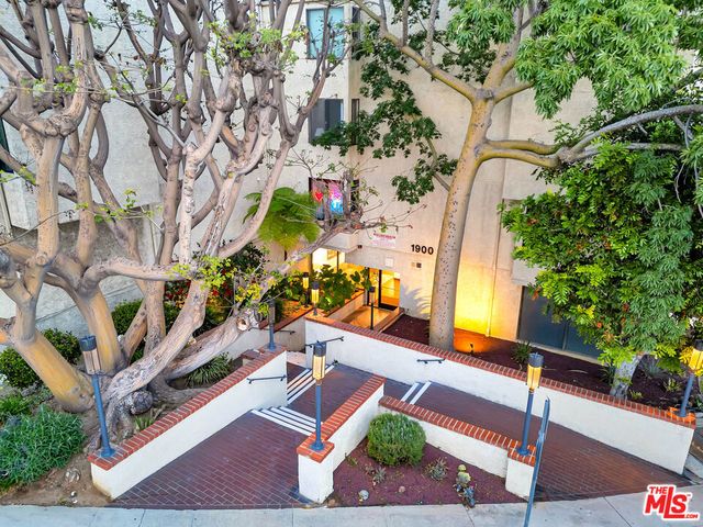 1900 Vine Street 103, Los Angeles, CA 90068