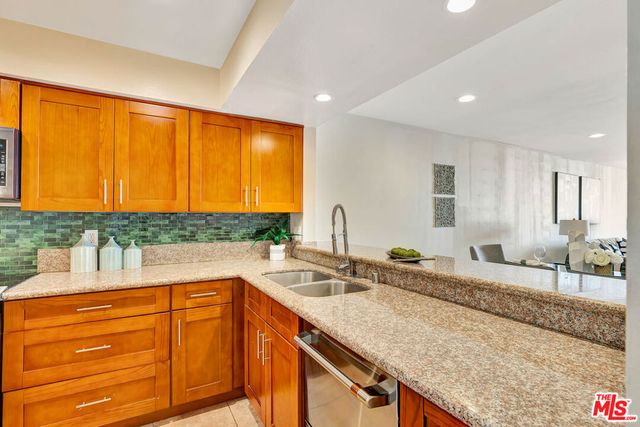 1900 Vine Street 103, Los Angeles, CA 90068