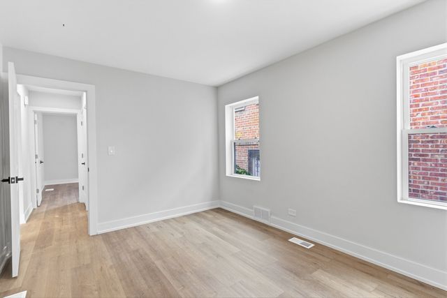 8820 S Ridgeland Avenue, Chicago, IL 60617