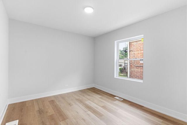 8820 S Ridgeland Avenue, Chicago, IL 60617