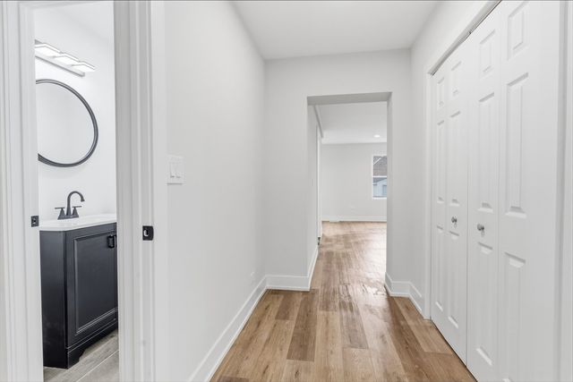 8820 S Ridgeland Avenue, Chicago, IL 60617