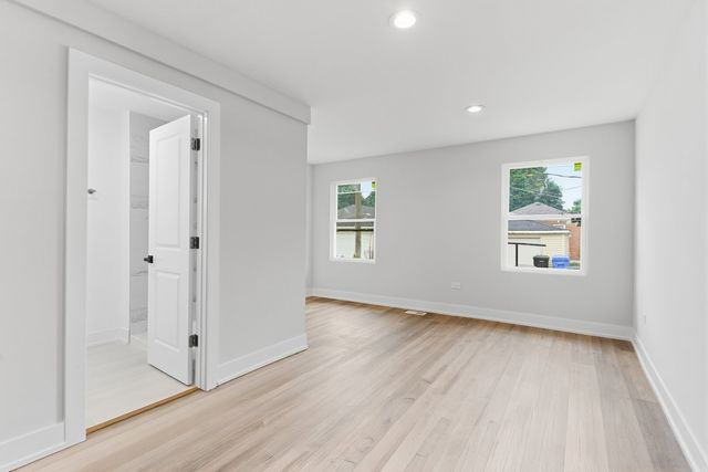 8820 S Ridgeland Avenue, Chicago, IL 60617