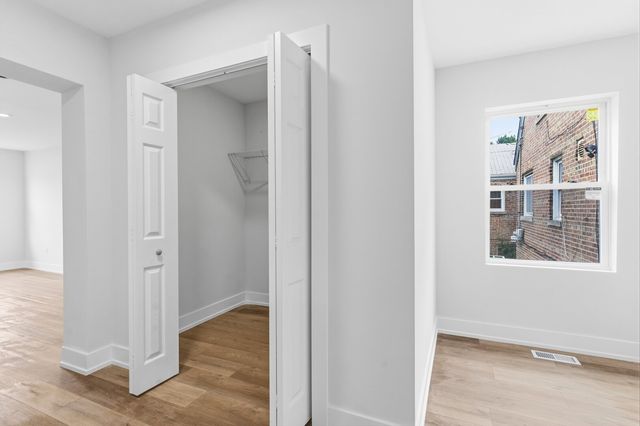 8820 S Ridgeland Avenue, Chicago, IL 60617