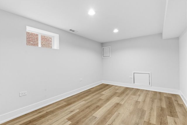 8820 S Ridgeland Avenue, Chicago, IL 60617