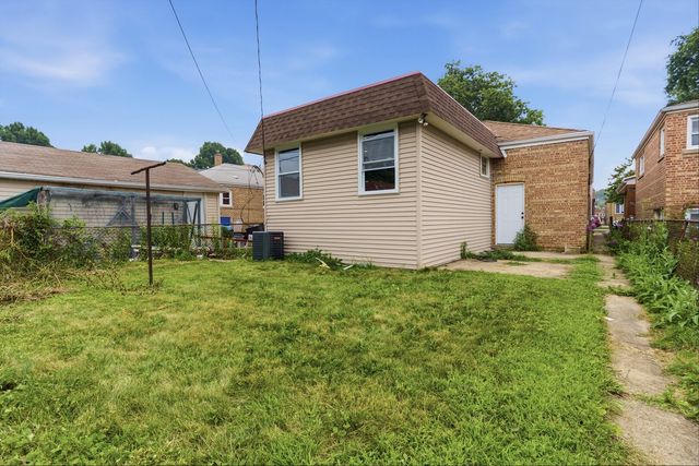 8820 S Ridgeland Avenue, Chicago, IL 60617