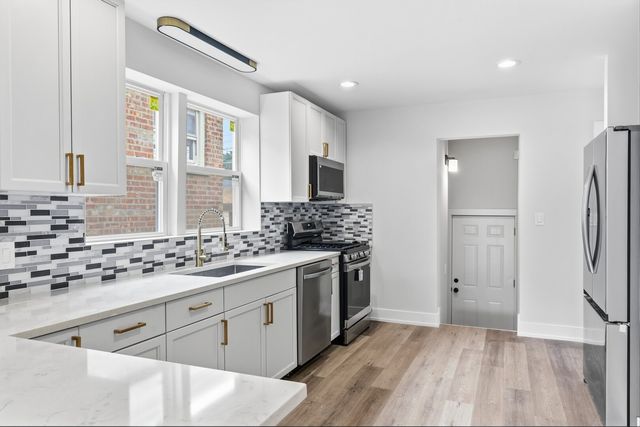 8820 S Ridgeland Avenue, Chicago, IL 60617