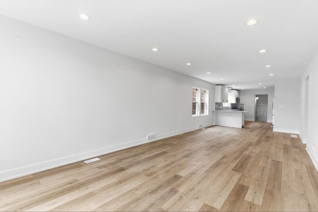 8820 S Ridgeland Avenue, Chicago, IL 60617