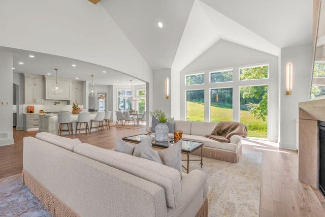 285 North Shore Drive, Minnetrista, MN 55364