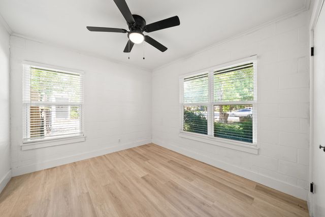 702 Crescent Street, Denton, TX 76201