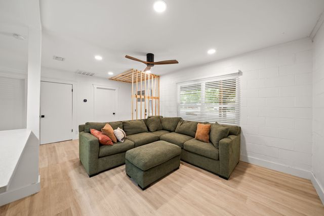 702 Crescent Street, Denton, TX 76201