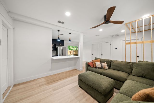 702 Crescent Street, Denton, TX 76201