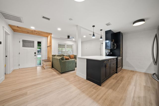 702 Crescent Street, Denton, TX 76201