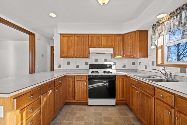 3286 COUNTY ROAD E, Omro, WI 54963