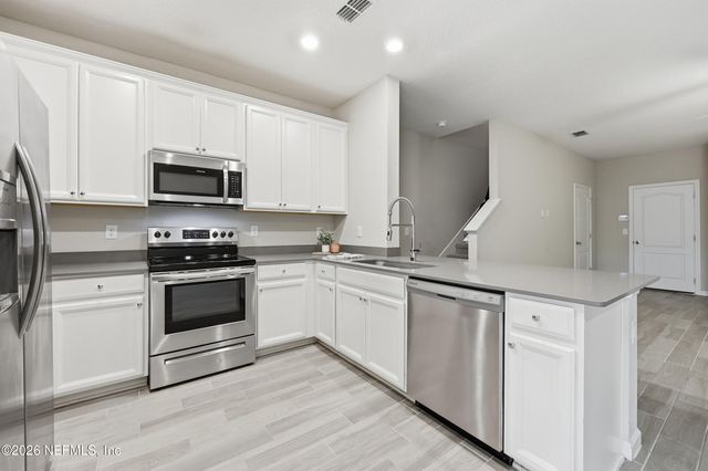 2552 SANDY DUNE Drive, Jacksonville, FL 32233