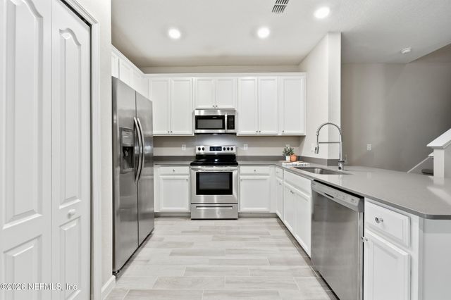 2552 SANDY DUNE Drive, Jacksonville, FL 32233