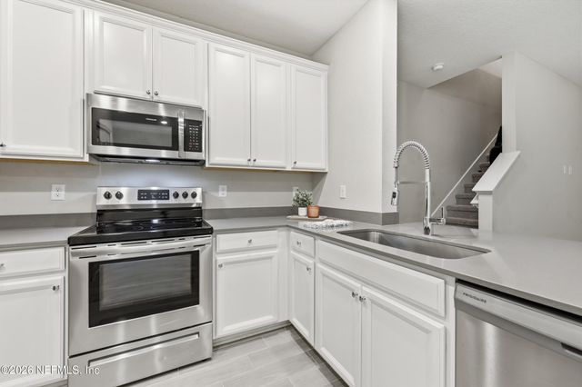 2552 SANDY DUNE Drive, Jacksonville, FL 32233