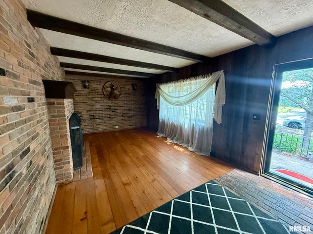 2452 S 5TH Street, Springfield, IL 62703
