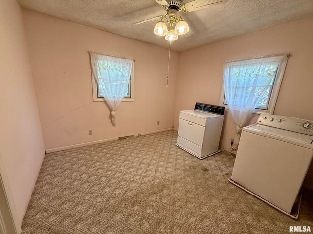2452 S 5TH Street, Springfield, IL 62703