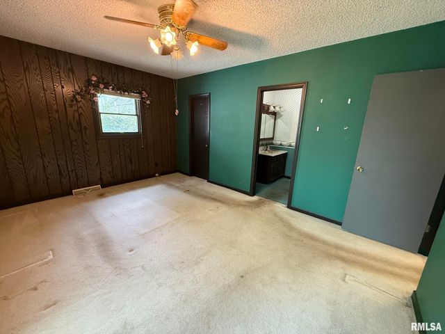 2452 S 5TH Street, Springfield, IL 62703