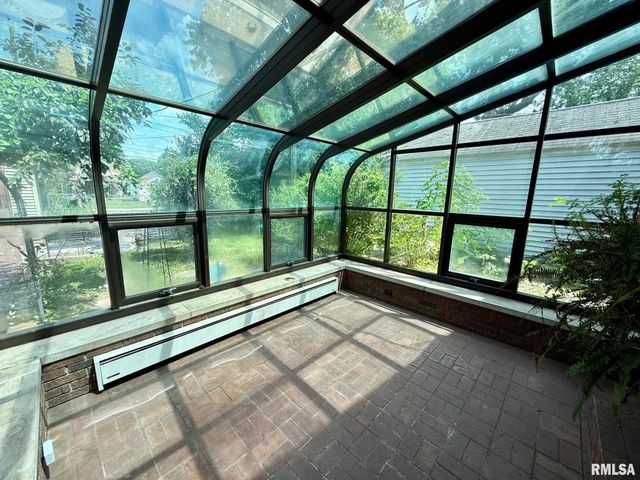 2452 S 5TH Street, Springfield, IL 62703