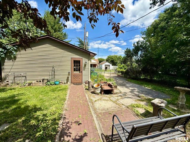 2452 S 5TH Street, Springfield, IL 62703