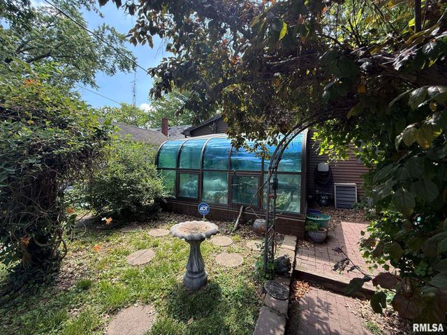 2452 S 5TH Street, Springfield, IL 62703