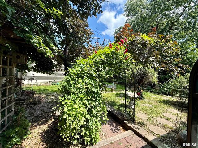 2452 S 5TH Street, Springfield, IL 62703