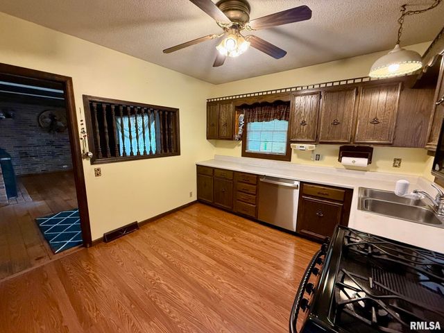 2452 S 5TH Street, Springfield, IL 62703