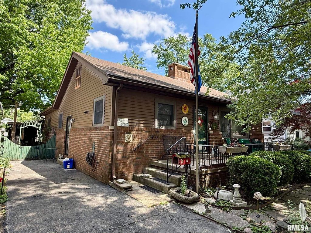 2452 S 5TH Street, Springfield, IL 62703
