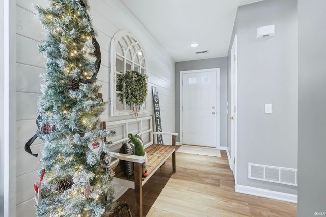 12526 Wandering Way, Fort Wayne, IN 46818