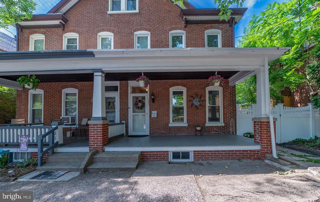 723 N CHARLOTTE ST, Pottstown, PA 19464