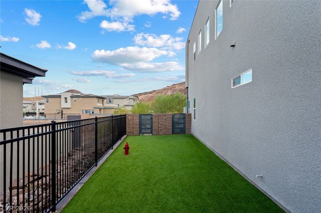 526 La Nain Lane, Henderson, NV 89012