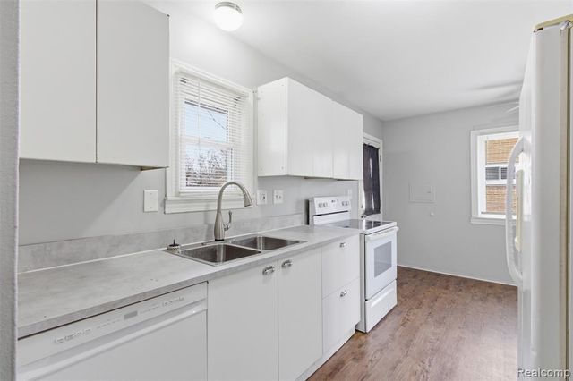 125 Sheffield Drive, Troy, MI 48083