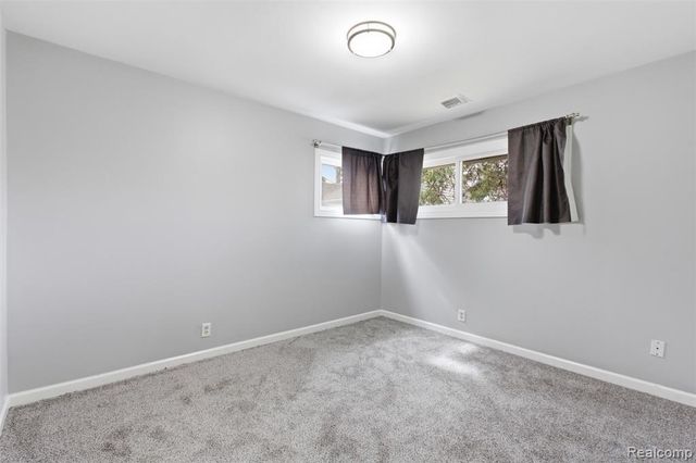 125 Sheffield Drive, Troy, MI 48083