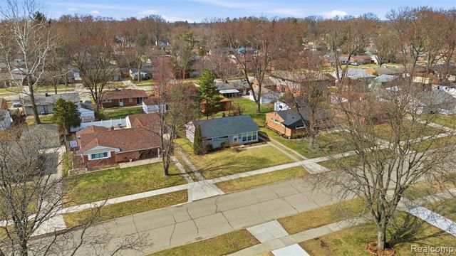 125 Sheffield Drive, Troy, MI 48083