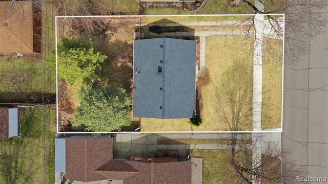 125 Sheffield Drive, Troy, MI 48083