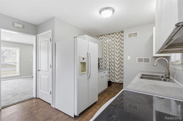 125 Sheffield Drive, Troy, MI 48083