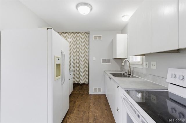 125 Sheffield Drive, Troy, MI 48083