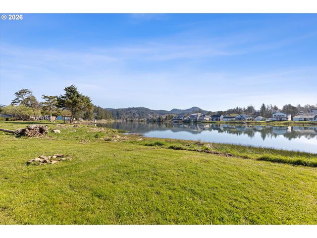 34885 Cape Kiwanda Dr, Pacific City, OR 97135