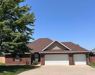 201 Sparrow Lane, Willard, MO 65781