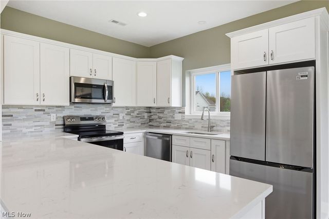 649 Southbay Drive, Wadsworth, OH 44281