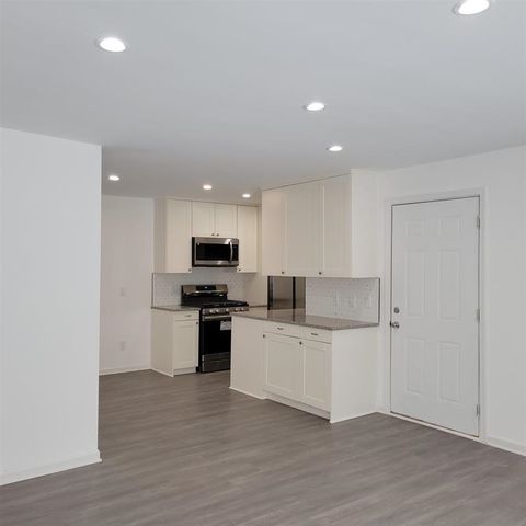 6777 Dandison Boulevard, West Bloomfield Twp, MI 48324
