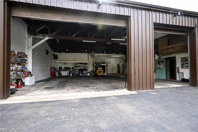 3810 Crooked Run Rd, N Versailles, PA 15137