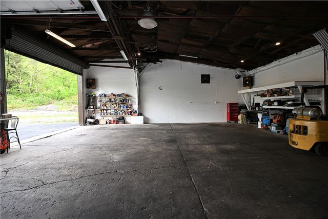 3810 Crooked Run Rd, N Versailles, PA 15137
