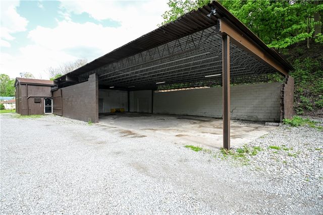 3810 Crooked Run Rd, N Versailles, PA 15137